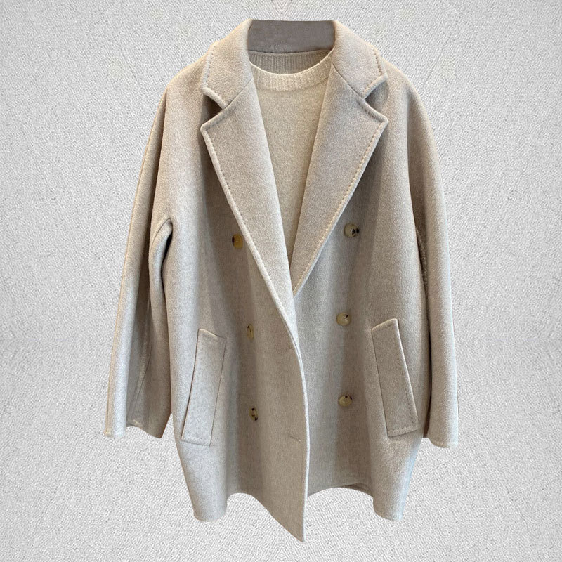 High-End Oatmeal-Colored Cashmere Coat for Women, Versatile and Slimming, Short Style 101801, Autumn and Winter Style with Horn Buttons