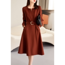 End Zhuang elegant without loss of sexy hollowed-out wave metal buckle light cooked ladies wind half open and small V collar design autumn and winter style