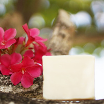 Fall in love with looking in the mirror Almond soap white transparent lighten melanin Face small shadow increasingly clean and immaculate