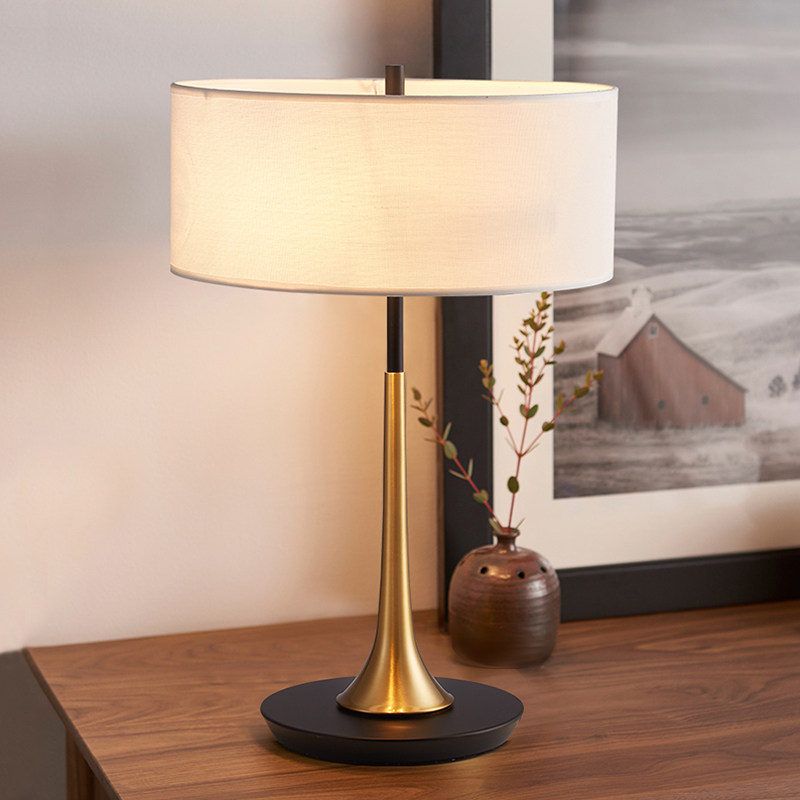 Nordic minimalist modern retro American table lamp Living room Bedroom bed head cabinet light extravagant and creative cozy romantic home light