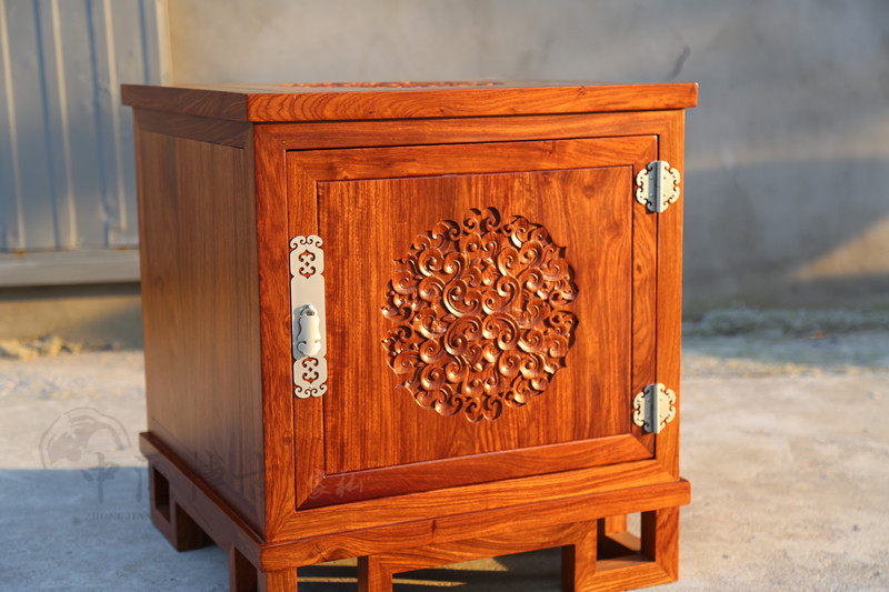 Carpenter Bogut khía cạnh mới của Trung Quốc trong một vài con nhím gỗ đàn hương đỏ Su lê đồ nội thất bằng gỗ hồng sofa phòng khách góc một vài bàn cà phê nhỏ - Bàn trà bàn gỗ giá rẻ