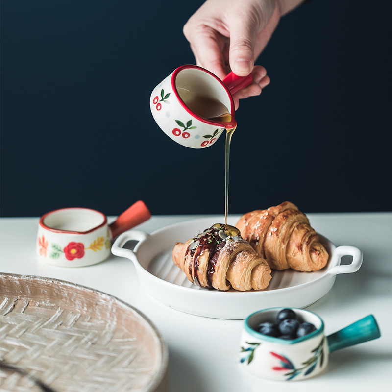 Japanese ceramics have the small milk pan handle milk pot of milk cup sauce dish flavor dishes tableware utensils large coffee for breakfast