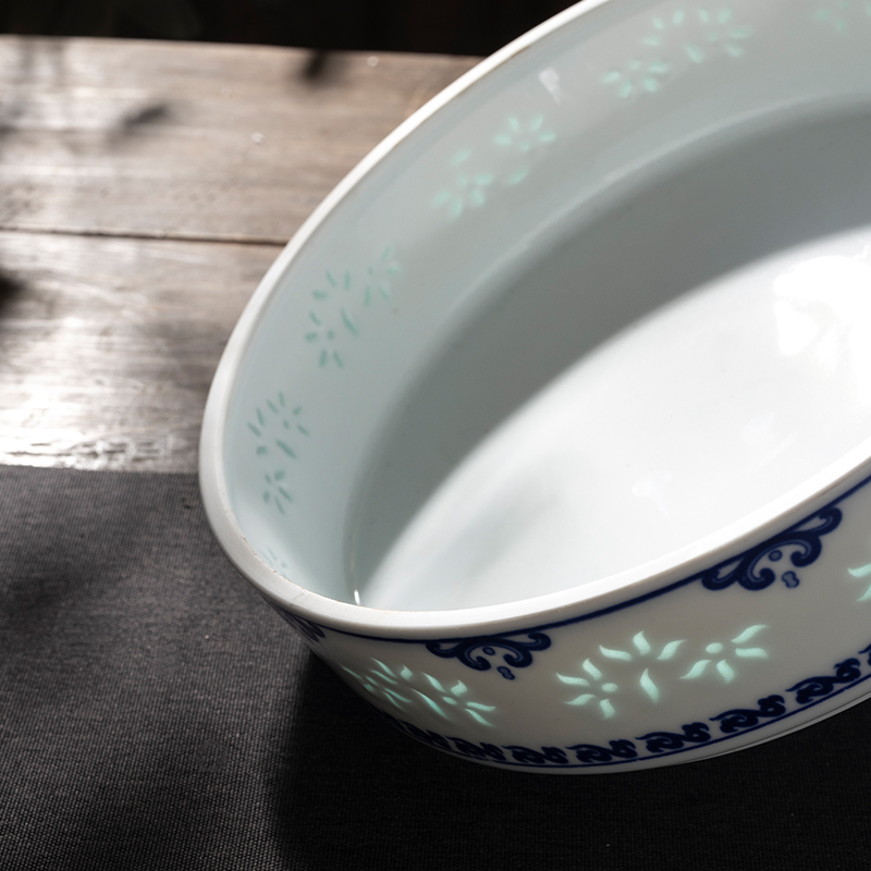 Jingdezhen official puer tea cake caddy fixings and exquisite blue and white porcelain is a large wake tea warehouse home tea boxes