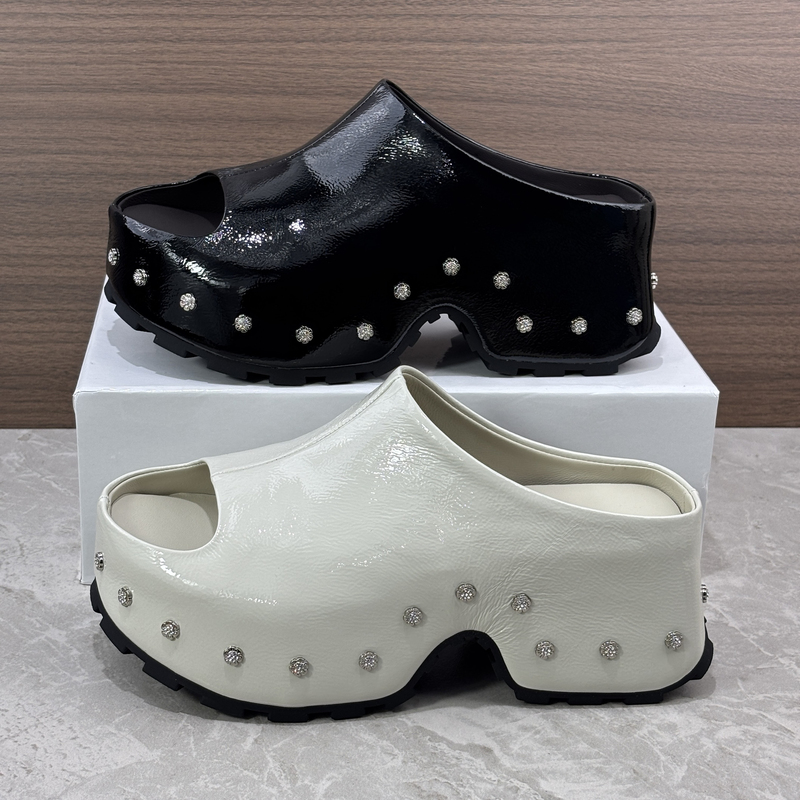 European Station 2026 New Patent Leather Rhinestone Thick-Soled Height-Increasing Sandals for Women, Summer Outdoor Fashion Wedge Fish Mouth Slippers
