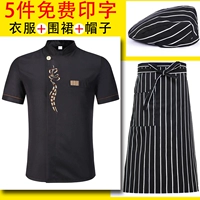 Черная юбка в складку, берет, короткий рукав