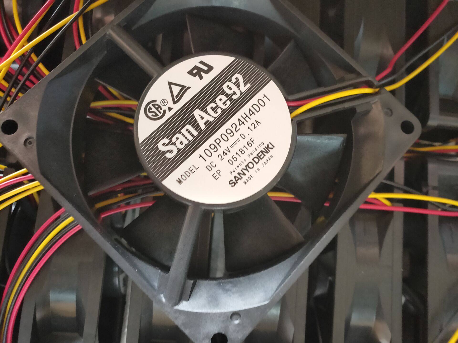 Japan's Sanyo axial flow fan 109P0924H4D01 DC24V 0 12A 12A