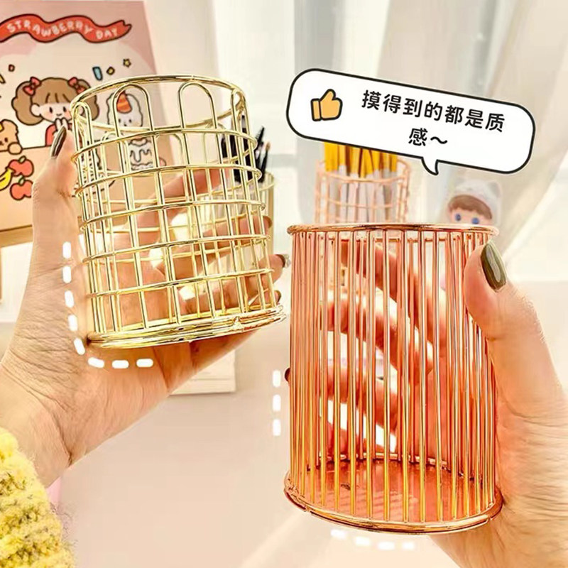 Desktop makeup brush contains drum in Nordic iron gold pen cylinder red cosmetics collection box dust resistance