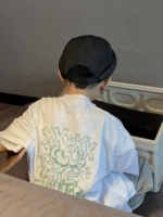 Белый слишком большой и свободный