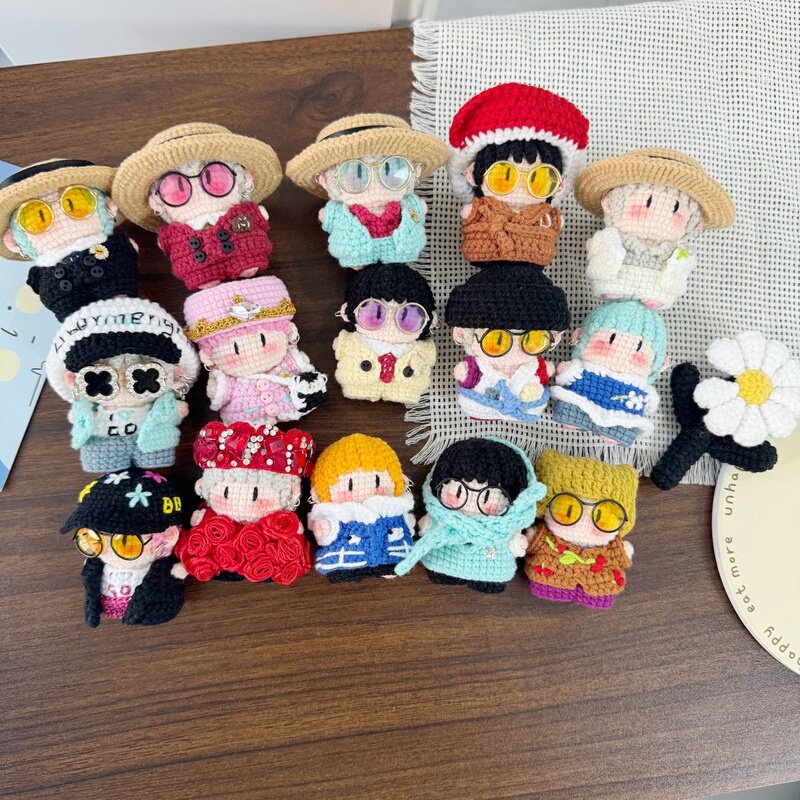 A Small Item: G-Dragon Style Celebrity Doll Gd Pendant, Yarn Knitted Handmade Chicken Keychain Finished Product A Small Item: G-Dragon Style Celebrity Doll Gd Pendant, Yarn Knitted Handmade Chicken Keychain Finished Product
