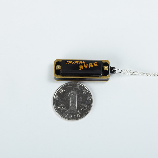 SWAN Swan mini harmonica ສີ່ຮູແປດໂຕນສາຍຄໍ keychain trinket pendant ຂອງຂວັນເດັກນ້ອຍ