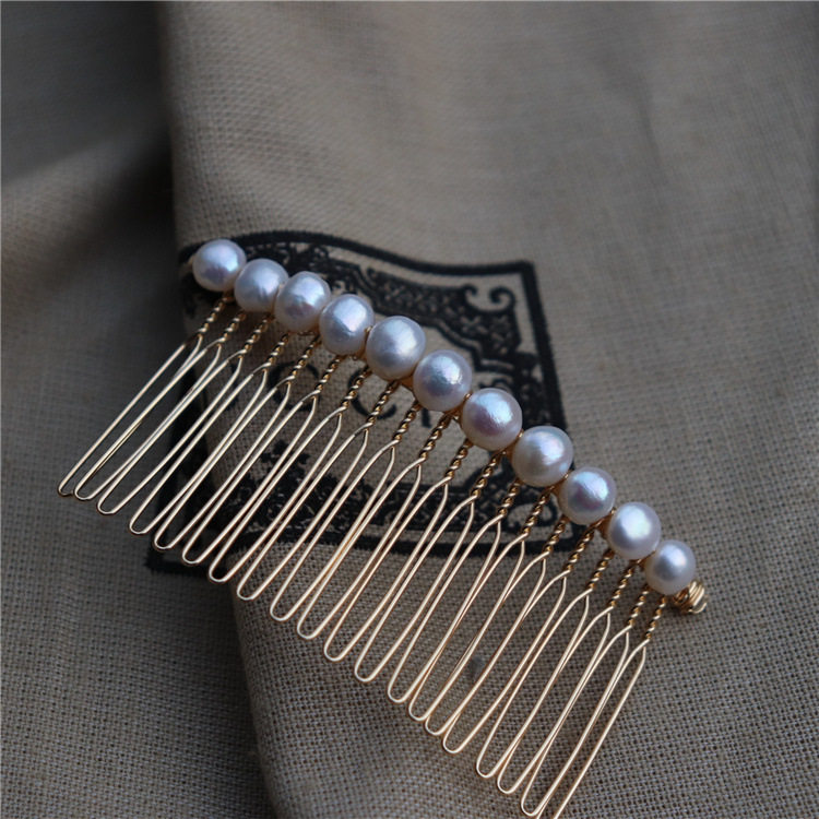 Small fish-shaped, simple and elegant, high-gloss Baroque freshwater pearl hair clip, 20-tooth inverted comb hair clip/side clip.
