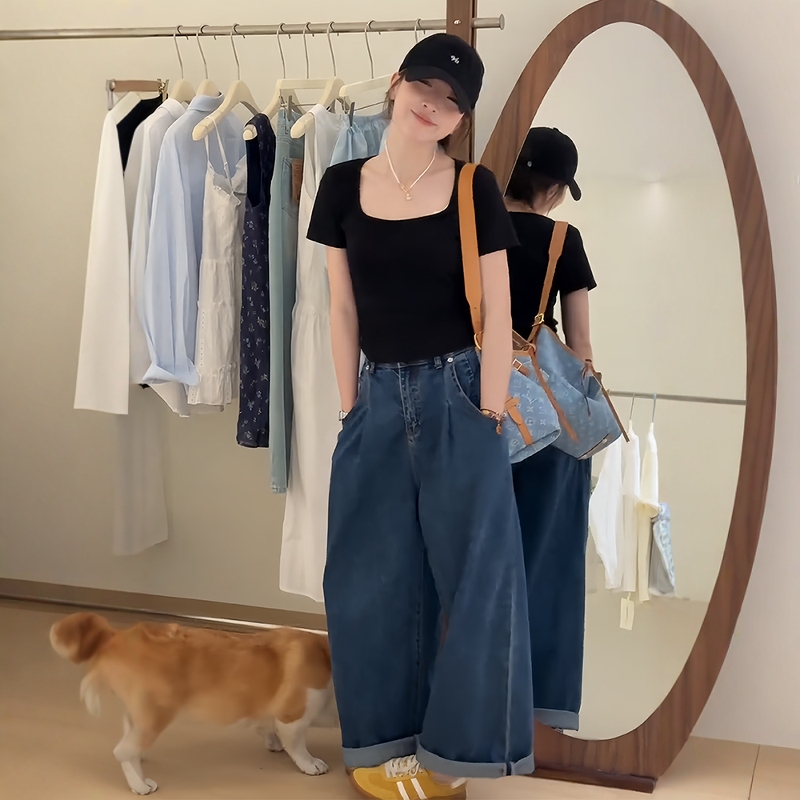 A Complete Set of Ootd Outfits with a Stylish Design, Including a Regular Shoulder Short-Sleeve T-Shirt, Loose Slimming Wide-Leg Jeans, and a Casual Suit for Women A Complete Set of Ootd Outfits with a Stylish Design, Including a Regular Shoulder Short-Sleeve T-Shirt, Loose Slimming Wide-Leg Jeans, and a Casual Suit for Women