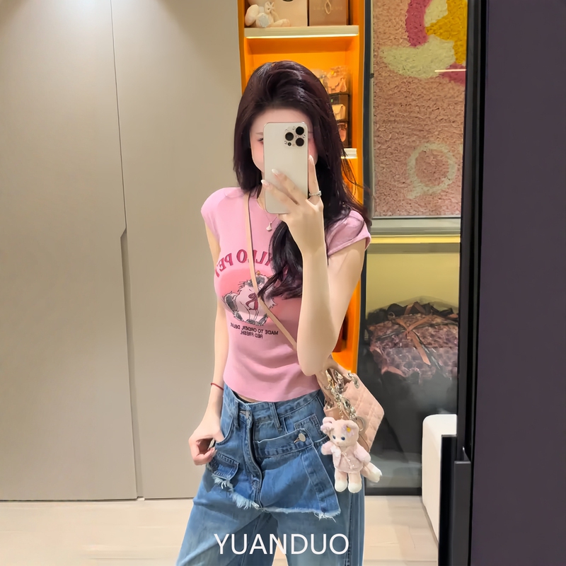 Korean Style Complete Outfit: Pink Printed T-Shirt for Women, Vintage Scimitar Jeans, Great-Looking Set for Early Summer Korean Style Complete Outfit: Pink Printed T-Shirt for Women, Vintage Scimitar Jeans, Great-Looking Set for Early Summer