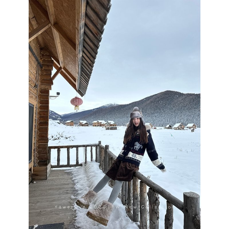 Quyea Wen Yawen Retro Design Fair Isle Sweater Winter Loose Hooded Fur Collar Jacquard Knit Coat for Women