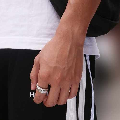 伊瓦岚 Классическое большое кольцо подходит для мужчин и женщин, серебро 925 пробы