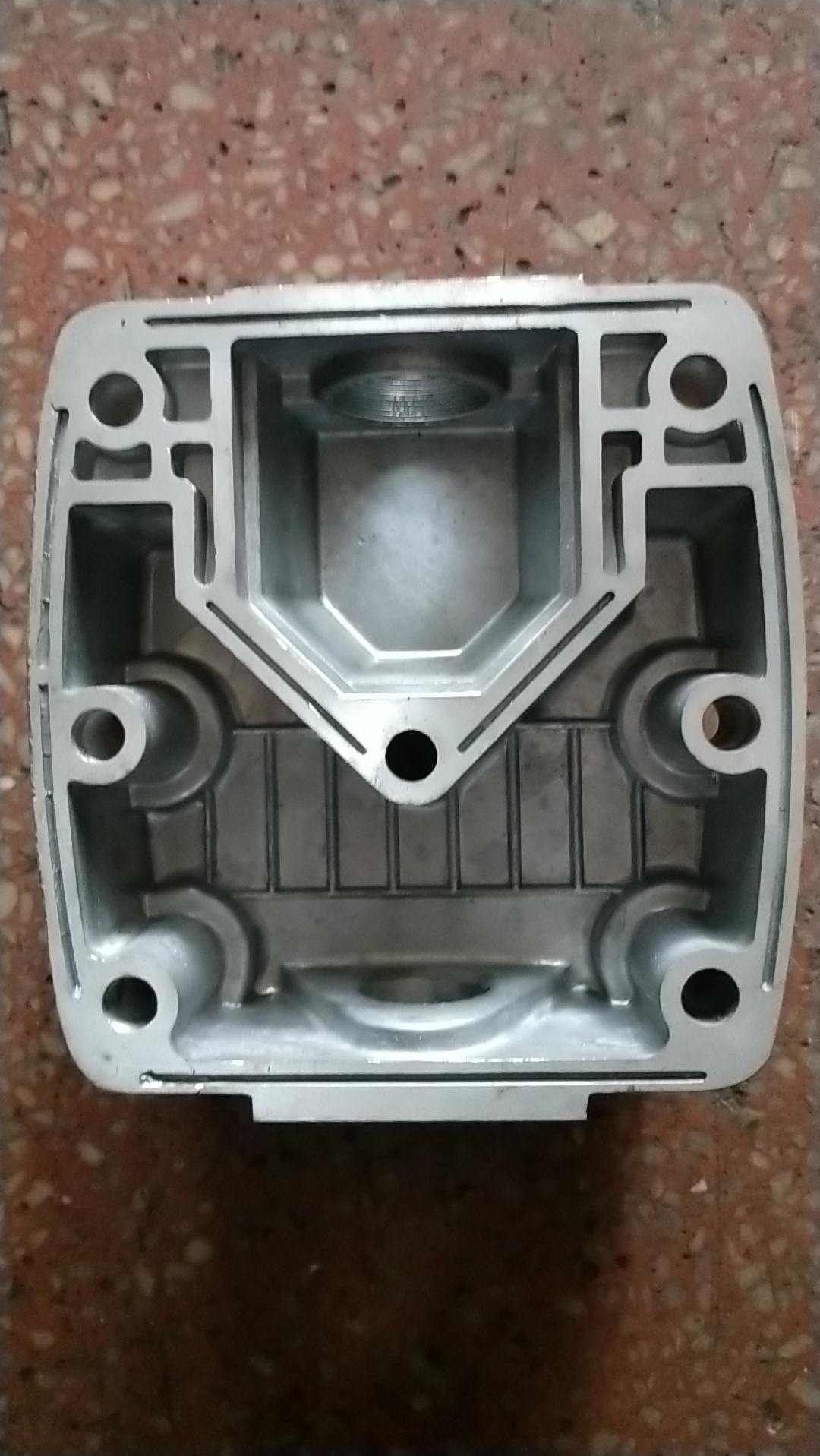 The Quzhou Piston air compressor cylinder cover 15KW Piston air compressor cylinder head