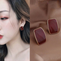 Korean stud earrings 2021 new fashion niche temperament earrings burgundy retro high-end sense of light luxury women summer French