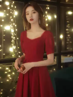 Toast, bride, wine, usually wear a small man, engagement dress, wedding dress, dress, woman simple