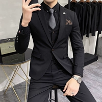 Черные штаны, рубашка, галстук, галстук-бабочка