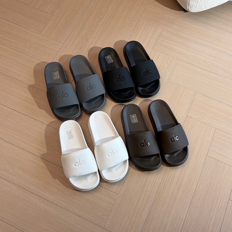 Thick-Soled Men's and Women's Slip-On Slippers, Comfortable and Versatile, Non-Slip, Suitable for Home and Outdoor Wear, soft sole Casual Slippers Thick-Soled Men's and Women's Slip-On Slippers, Comfortable and Versatile, Non-Slip, Suitable for Home and Outdoor Wear, soft sole Casual Slippers