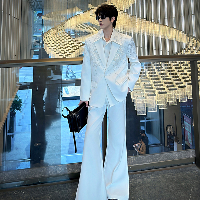 Sen Zhi Light Luxury Style White Suit Jacket for Men, Heavy-Duty Rhinestone Embroidery Design, Loose-Fitting Performance Three-Piece Set