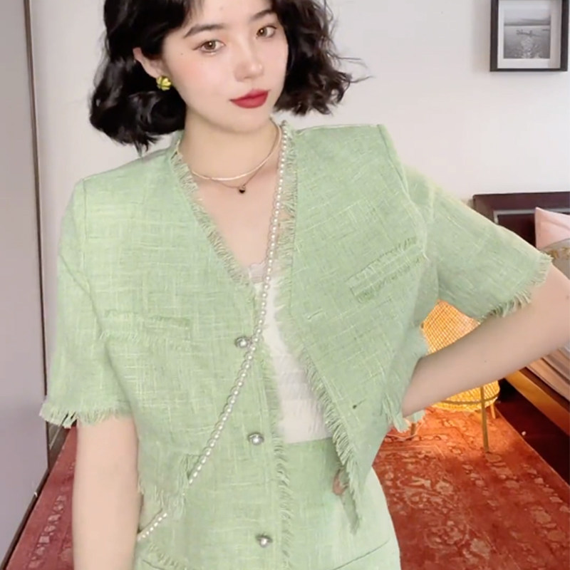 2022 Summer new female foreign pie light ripeness with small balsamic wind and short sleeve blouses superior 2-style suit skirt