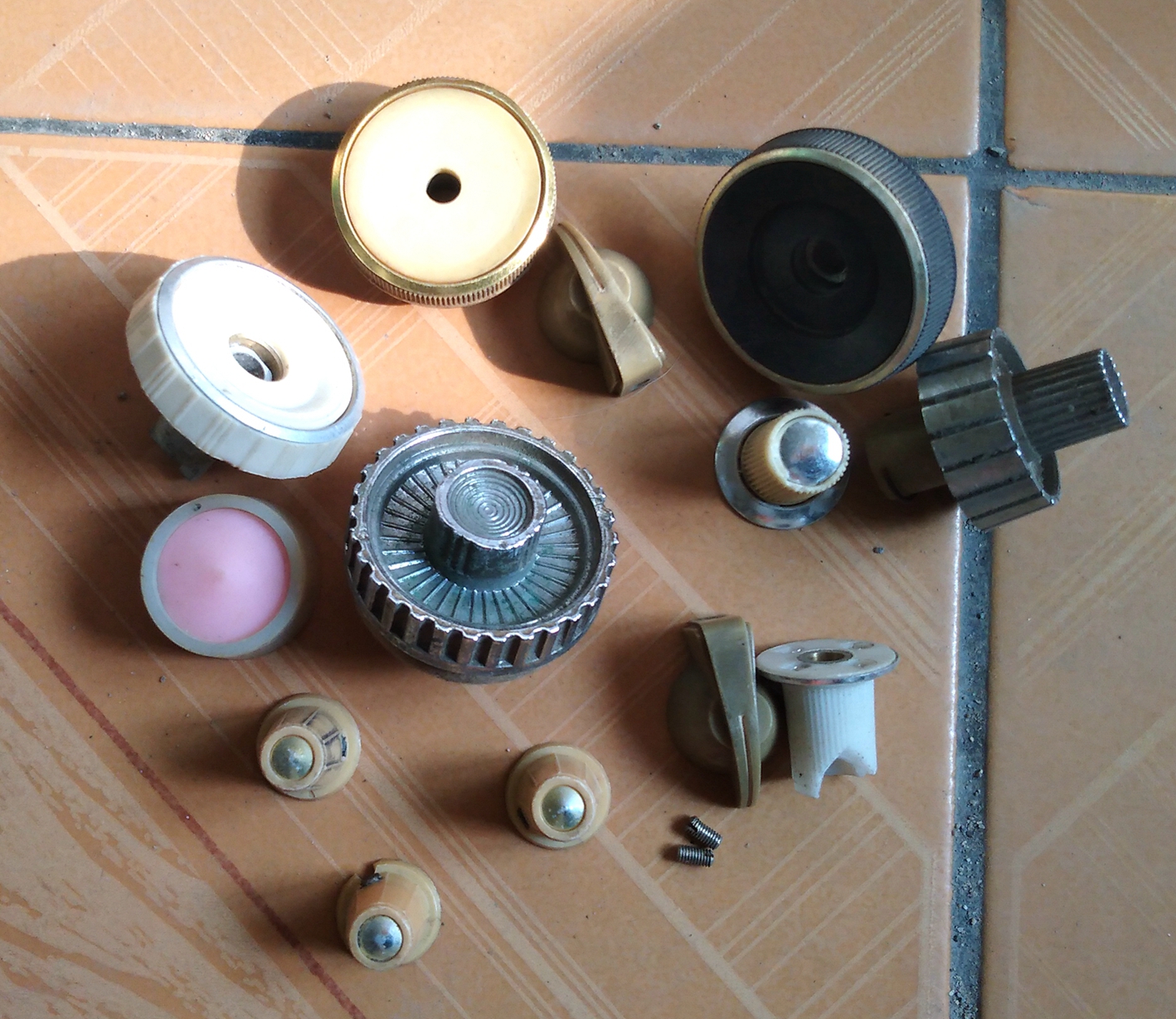 There are several types of old radio knobs.  