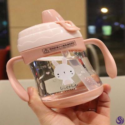 One-and-a-half-year-old baby children drinking water cup with straw Toddler baby anti-choking learning drinking water straw cup with scale 