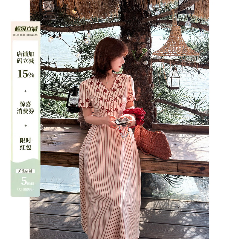 Lei Yingjun【Raspberry Sweetheart】Retro Red Embroidered V-Neck Waist-Cinching Dress Summer Striped Long Skirt with Large Hem Lei Yingjun【Raspberry Sweetheart】Retro Red Embroidered V-Neck Waist-Cinching Dress Summer Striped Long Skirt with Large Hem