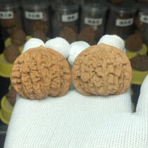 Wenwan walnut lion head tiger head official hat sons hat four buildings unicorn pattern official hat hand plate hemp walnut