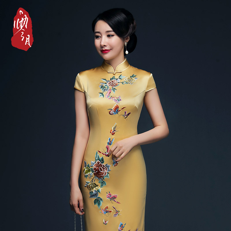 Zero month handmade embroidered banquet qipao genuine silk embroidered in a long version of Chinese style gown qipao new product