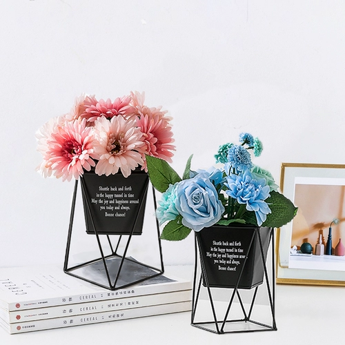 Северная легкая роскошная гостиная симуляция цветочниц