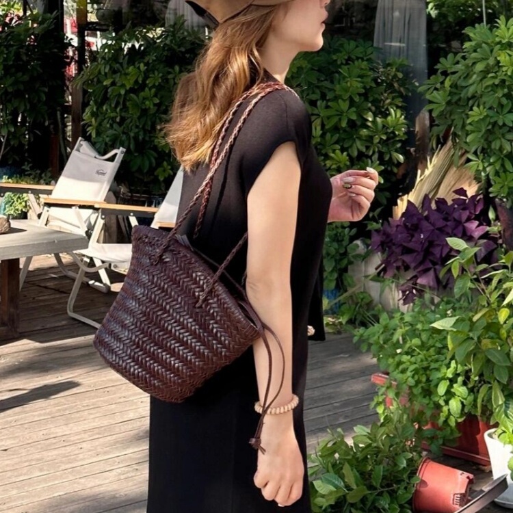 2026 Summer New Niche Design French Handmade Woven Bag Commuter Bucket Bag Single Shoulder Tote Bag for Women