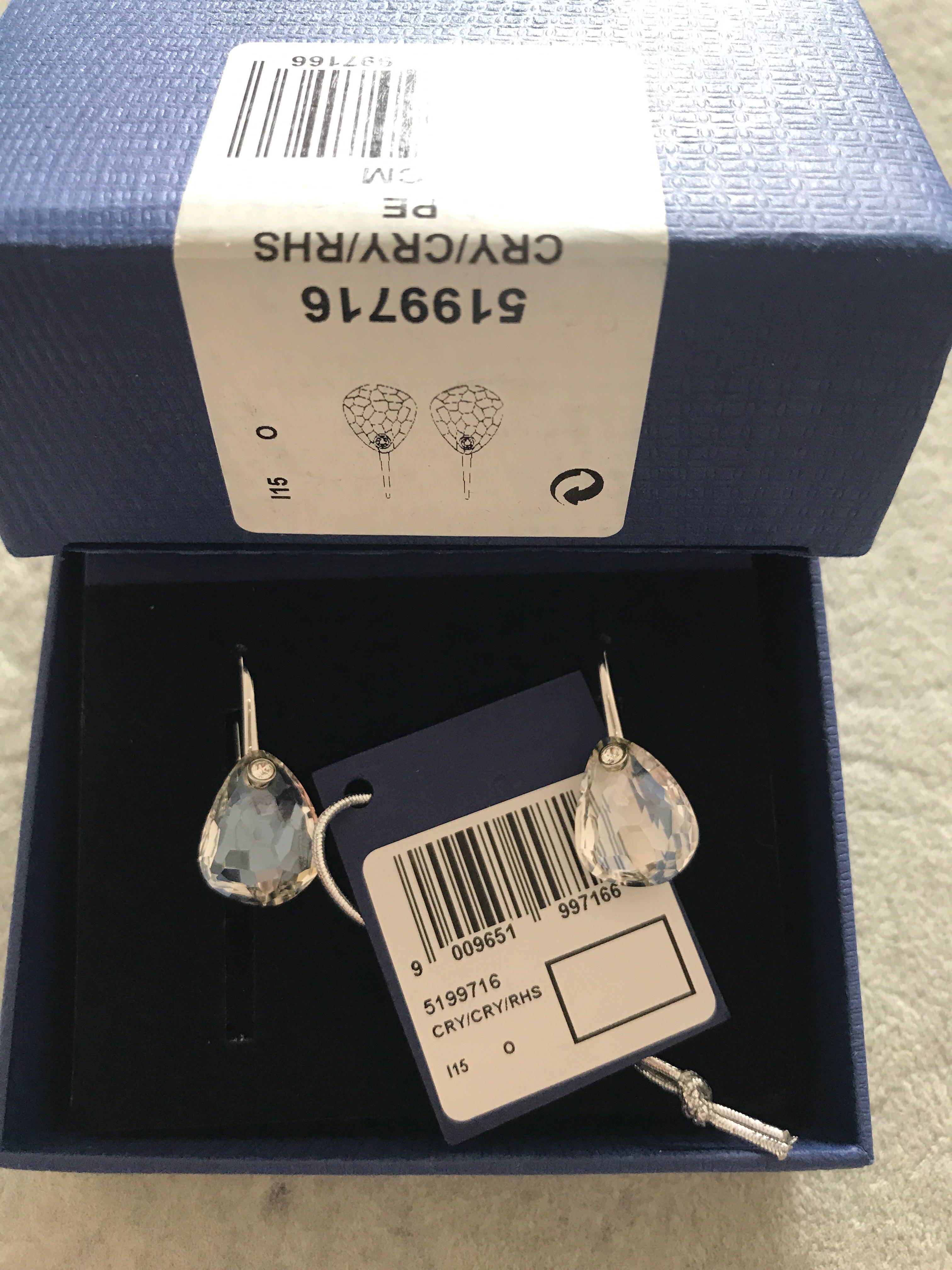 Spot white crystal pierced earrings 5199716