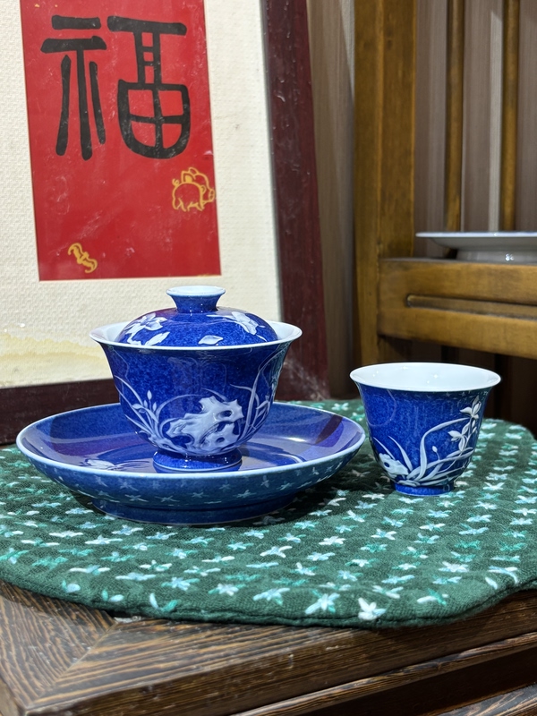Jingdezhen High-Temperature Color Glaze Blue-Sprinkled Three-Dimensional White-On-White Cave Stone Orchid Cup Lid Bowl Teapot Set Jingdezhen High-Temperature Color Glaze Blue-Sprinkled Three-Dimensional White-On-White Cave Stone Orchid Cup Lid Bowl Teapot Set