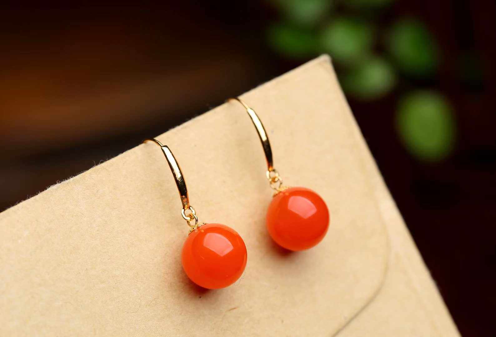 18k gold inlaid natural Sichuan Liangshan southern red agate 9mm round bead earrings ice-through cherry red female all-match ear hook earrings