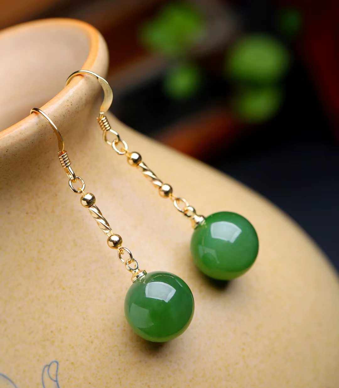 14k gold inlaid natural Xinjiang Hetian jasper 11mm round bead earrings bamboo section ice bottom Zhengyang green ear hook earrings