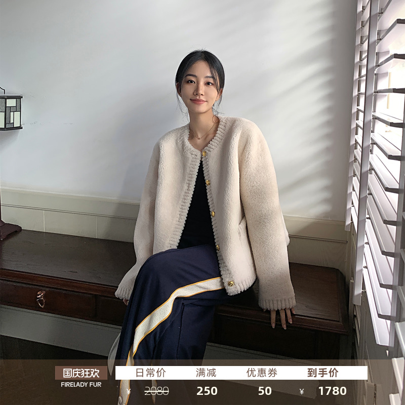 Fu Zhien winter black tea merino fur coat female round neck young lamb fur coat winter