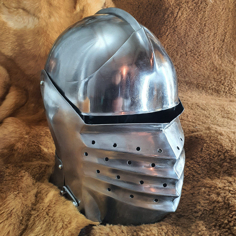 -Spot-Medieval European Gothic Helmets Helmets Snake Belly helmets COS steel Helmets with inner lining