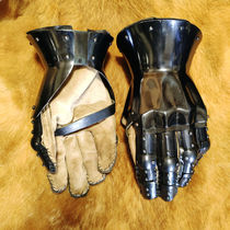 -Order-European medieval knight cricket Bundesliga glove hair black armchair hourglass with iron hand live-action wear