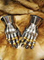 -Order-European medieval knight iron hand sheathed brass sand leaking hand Bundesliga gauntlet wearables