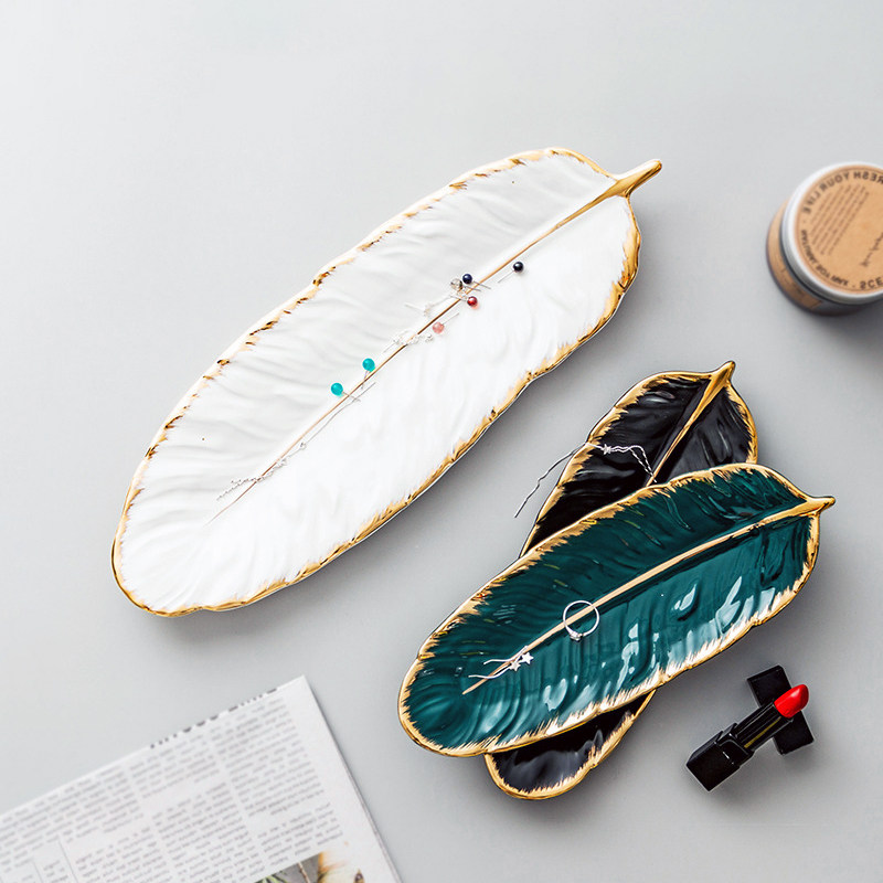 2 pieces of porch key storage plate ceramic fish plate props ornaments Net red small luxury light luxury leaf feather plate