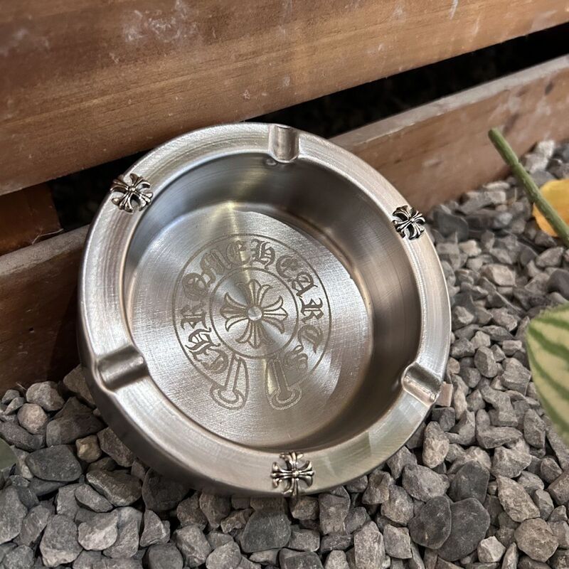 Trendy Cross-Shaped Retro Stainless Steel Minimalist Ashtray, Personalized for Bars, Home Use, Living Room, Light Luxury, Fashionable, Anti-Fly Ash Trendy Cross-Shaped Retro Stainless Steel Minimalist Ashtray, Personalized for Bars, Home Use, Living Room, Light Luxury, Fashionable, Anti-Fly Ash