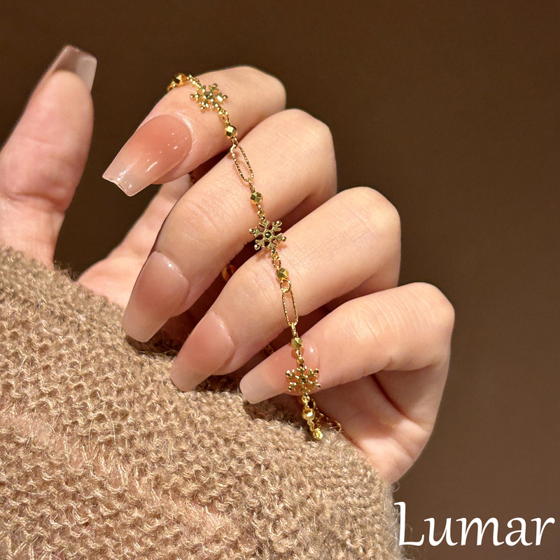 S925 Sterling Silver Golden Snowflake Bracelet, Accessible Luxury, Niche, Exquisite and High-End, Autumn and Winter Accessories, Birthday Gift for Girlfriend