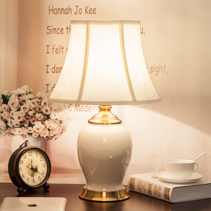 American country table lamp bedroom bedside table lamp creative simple modern warm fabric pastoral European ceramic table lamp
