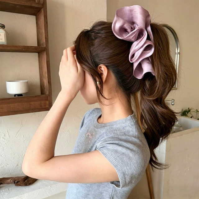 ໃໝ່ 2026 bud shark clip cream pleated face-showing small versatile hair accessory full back of the head grabber hair accessory