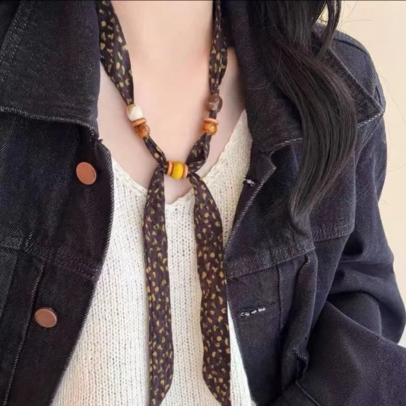 2026年春のビーズ付きスカーフ（女性用）、ニッチデザイン、調節可能なファブリック鎖骨チェーンネック スカーフ セーターアクセサリー