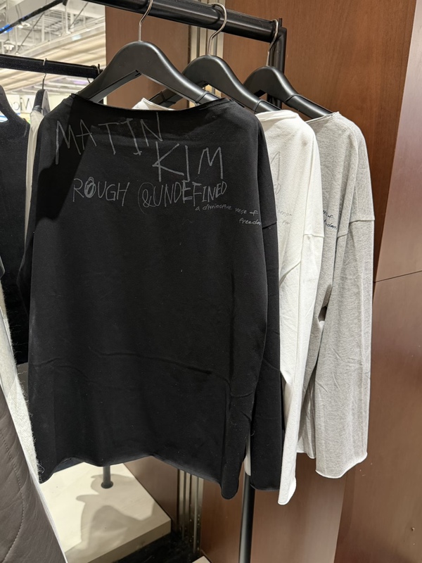 New Special Offer: Authentic Korean Matin Kim 26 Spring New Collection Hand-Painted Graffiti Loose Fit Asymmetrical Shoulder T-Shirt