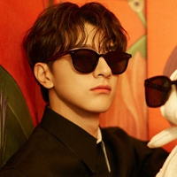 Черная рама черная серая пленка