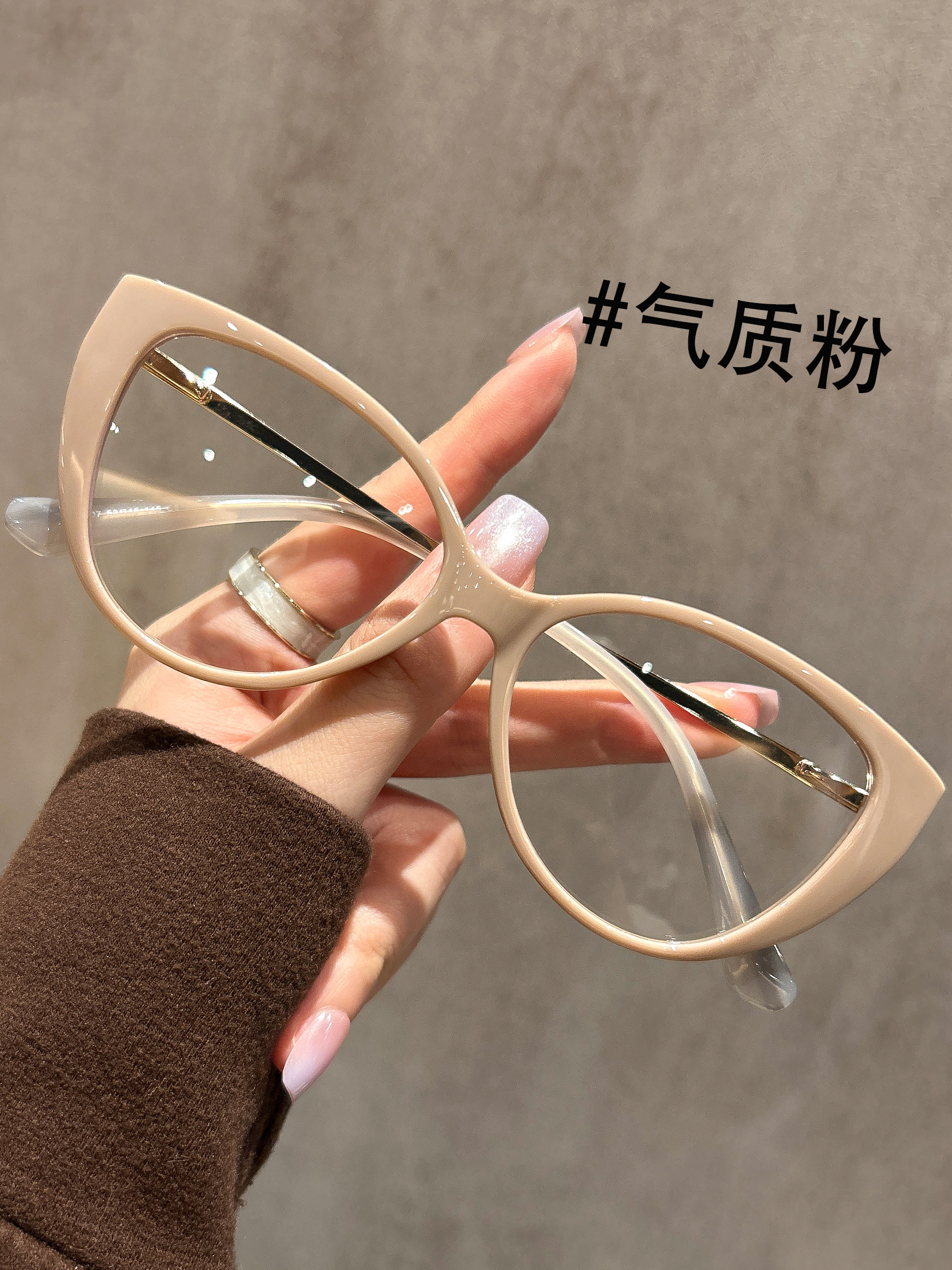 Gradient Brown Cat-Eye Glasses for Nearsighted Women, Can Be Customized with High-End Fashionable European and American Style Frames, Making the Face Look Slimmer